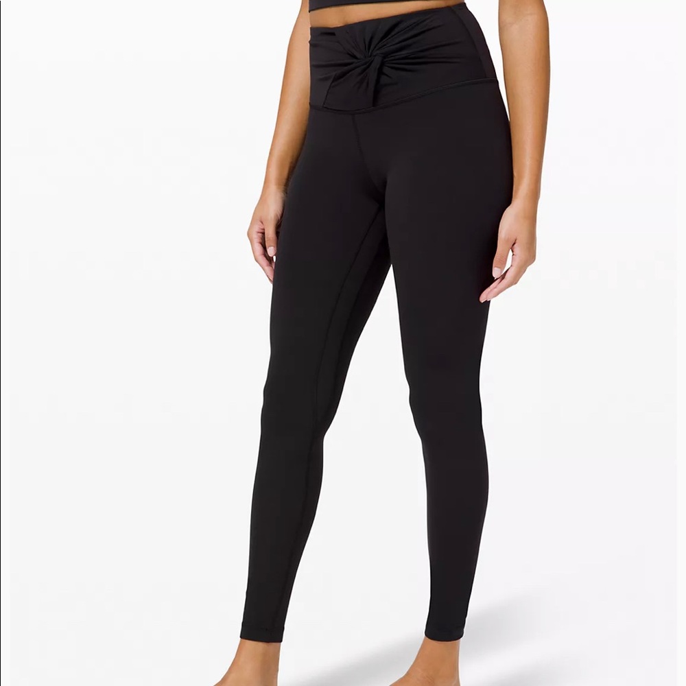 lululemon Align™ High-Rise Tight 28" 
Twist Waist